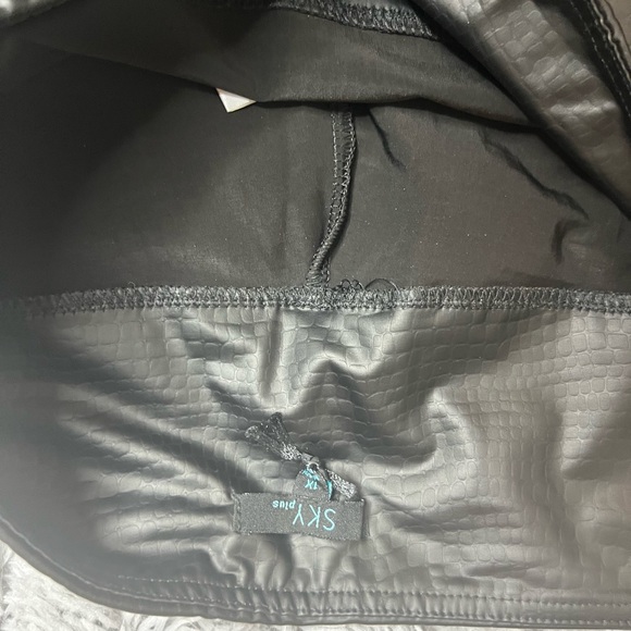 Black Leather Leggings - Picture 2 of 2